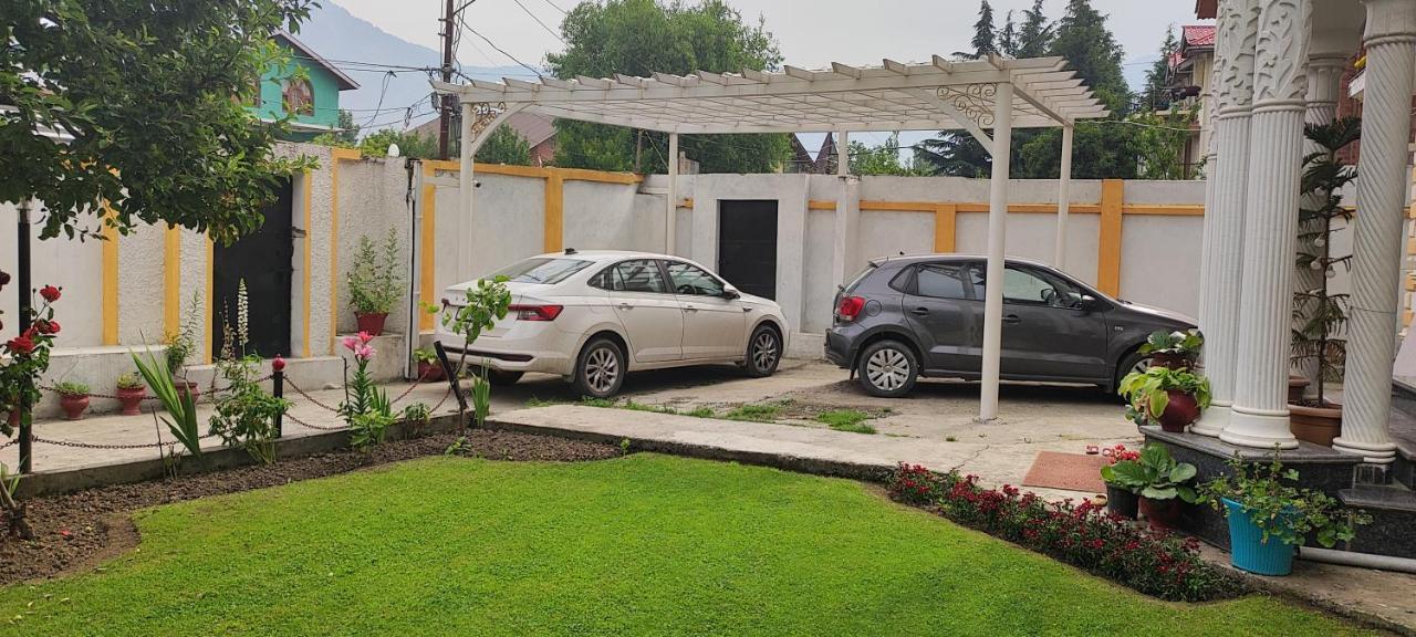 The Clover Inn Srīnagar Dış mekan fotoğraf