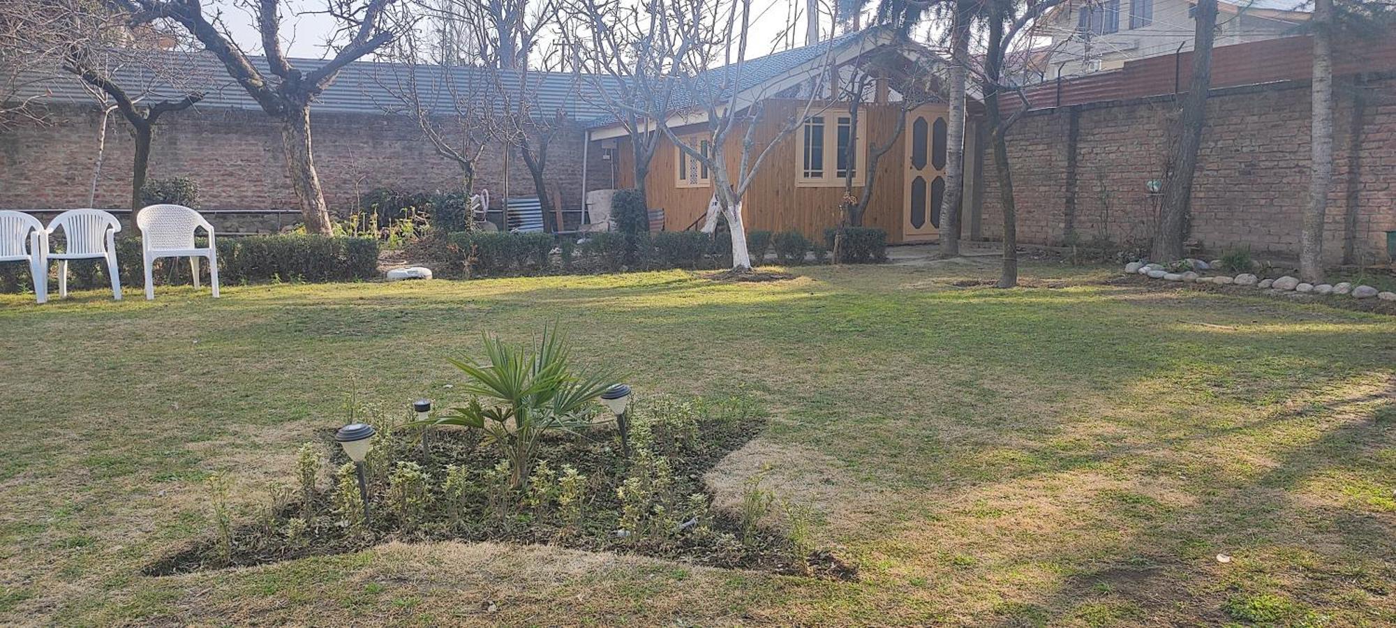 The Clover Inn Srīnagar Dış mekan fotoğraf