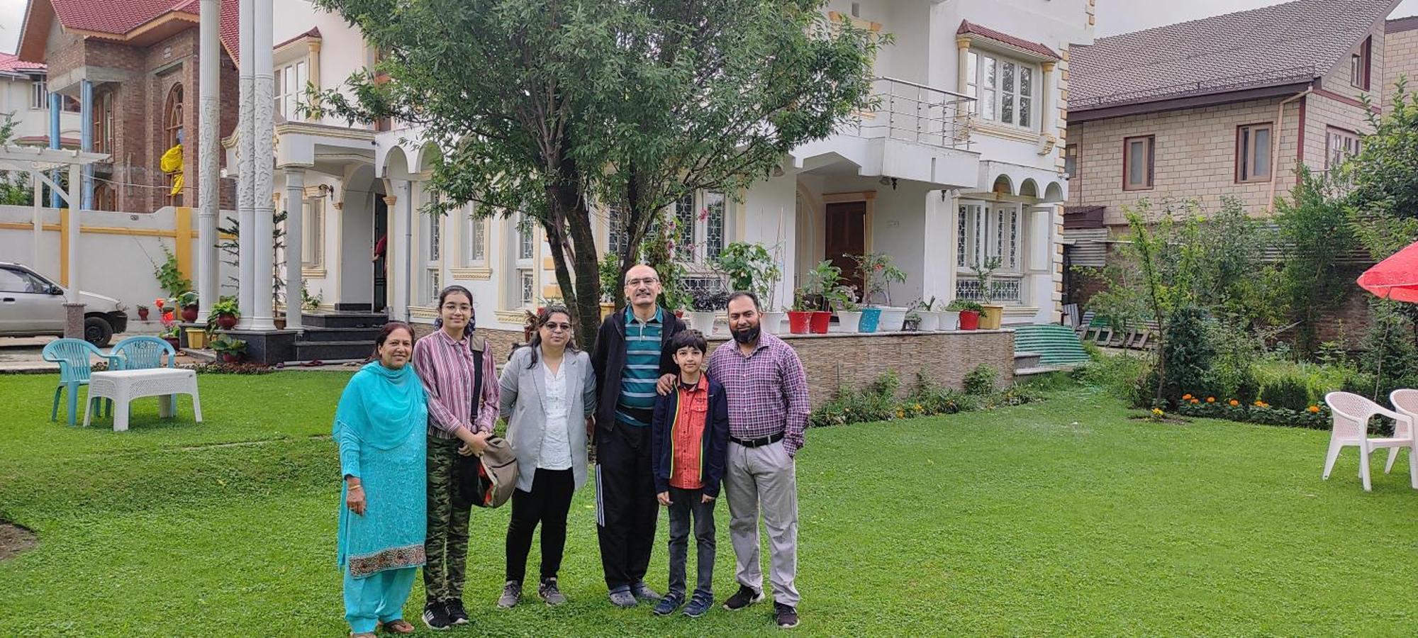 The Clover Inn Srīnagar Dış mekan fotoğraf