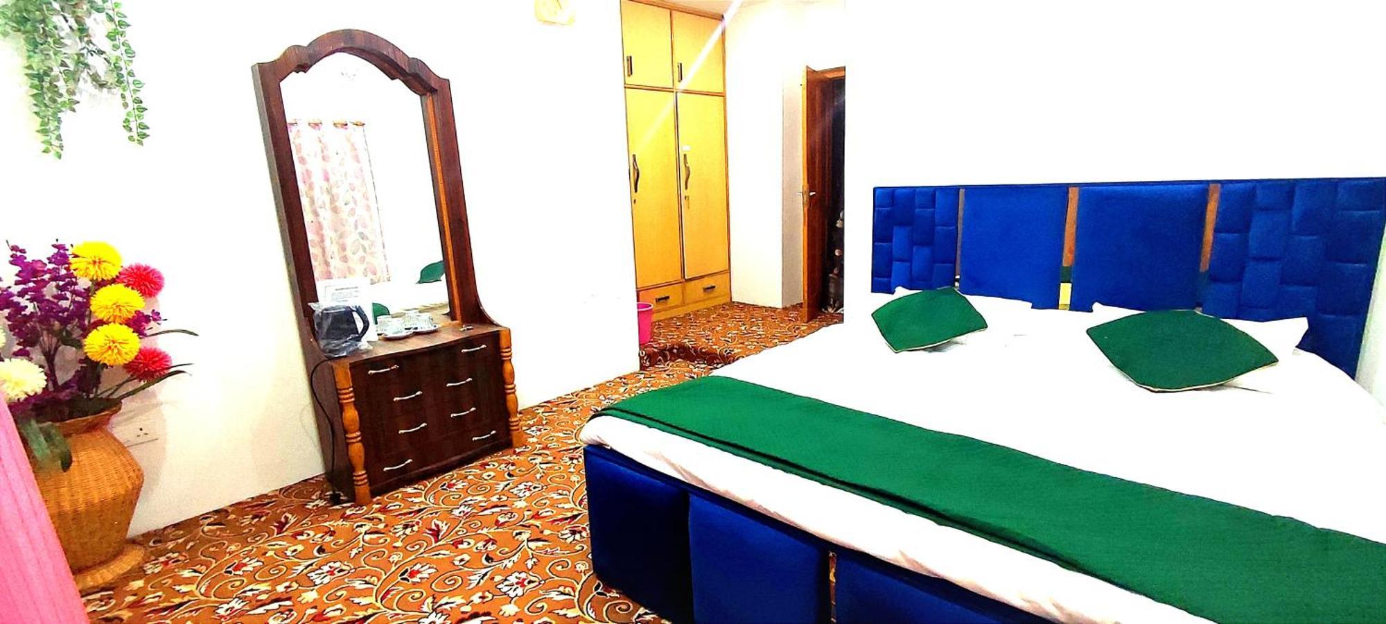 The Clover Inn Srīnagar Dış mekan fotoğraf