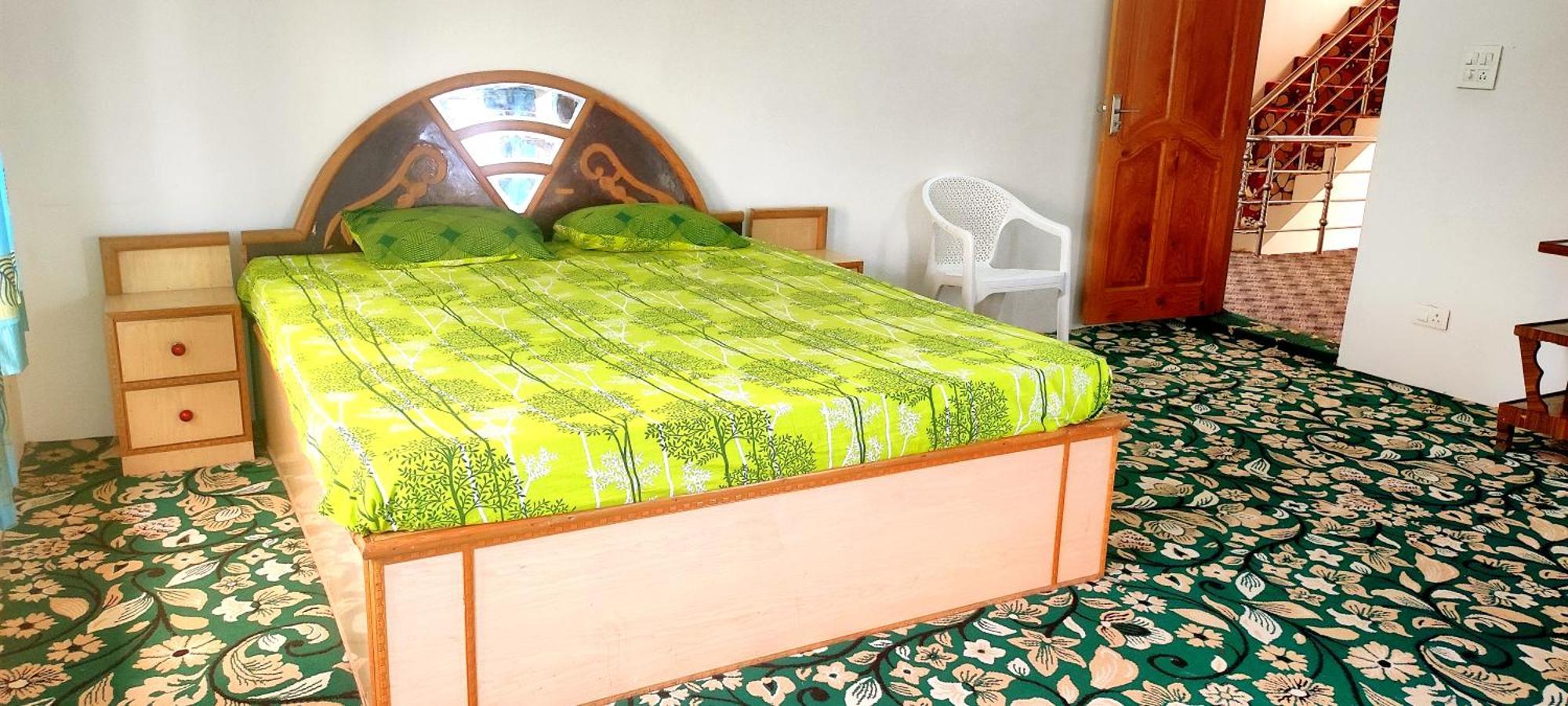 The Clover Inn Srīnagar Dış mekan fotoğraf