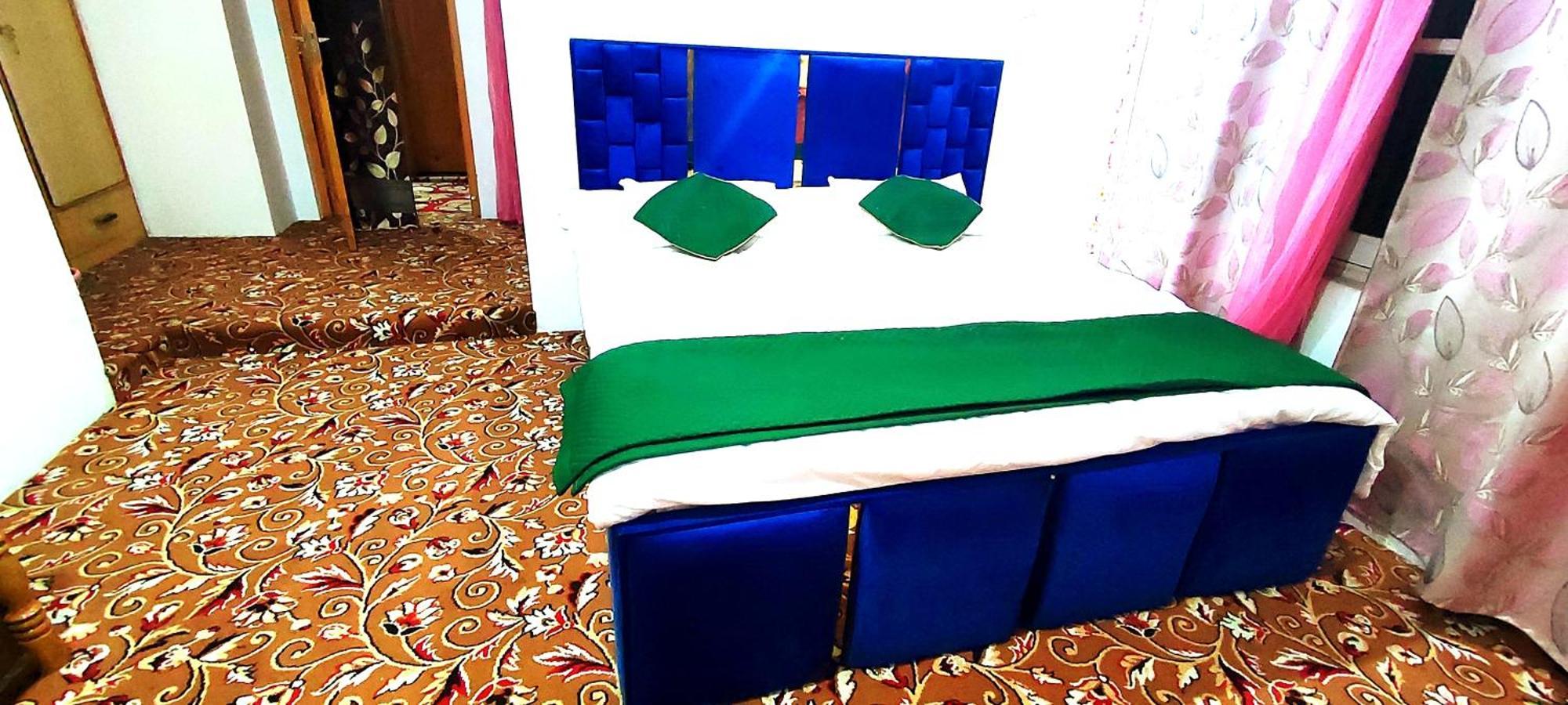 The Clover Inn Srīnagar Dış mekan fotoğraf