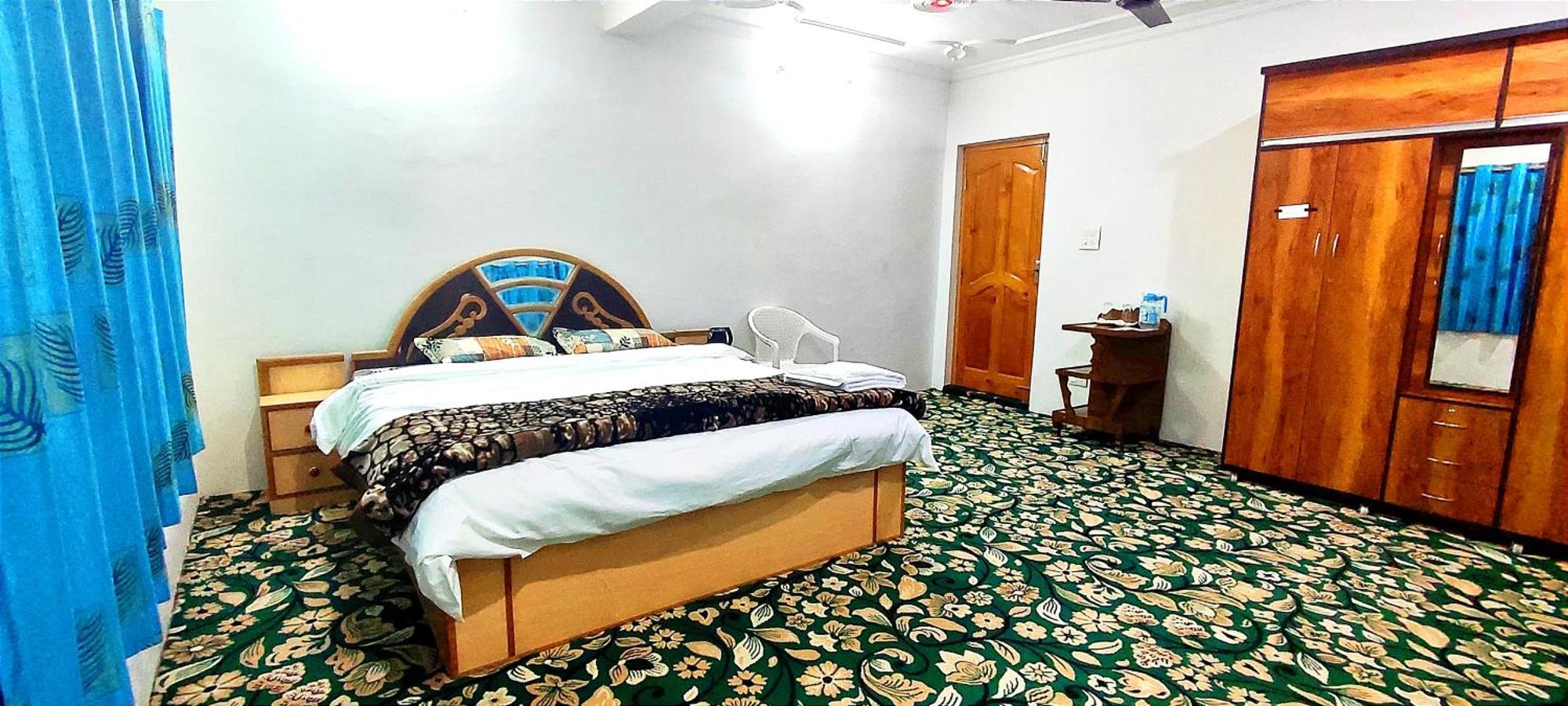 The Clover Inn Srīnagar Dış mekan fotoğraf