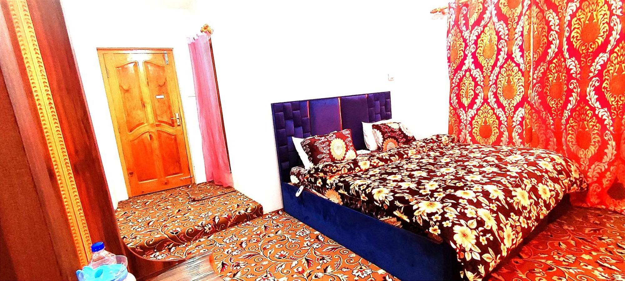 The Clover Inn Srīnagar Dış mekan fotoğraf