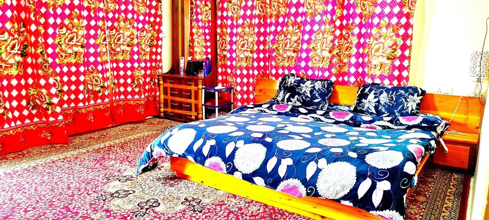The Clover Inn Srīnagar Dış mekan fotoğraf