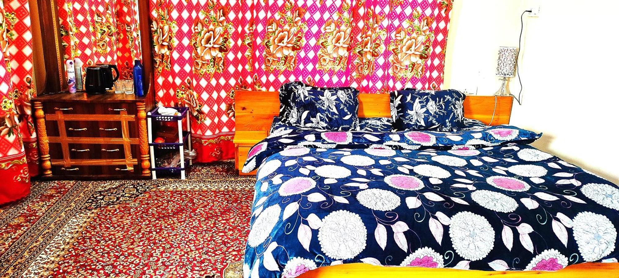 The Clover Inn Srīnagar Dış mekan fotoğraf