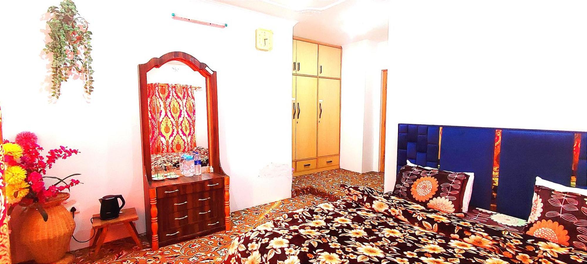 The Clover Inn Srīnagar Dış mekan fotoğraf