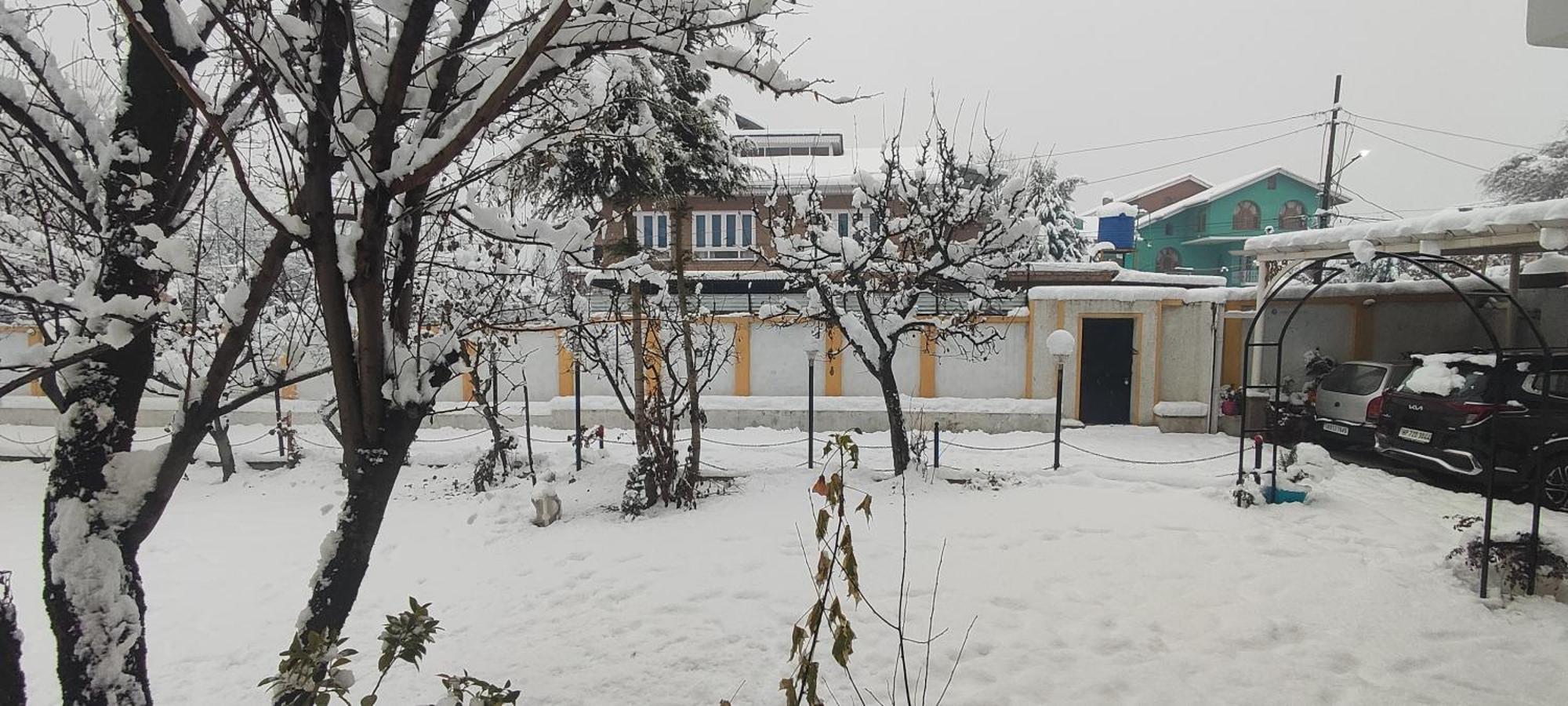 The Clover Inn Srīnagar Dış mekan fotoğraf