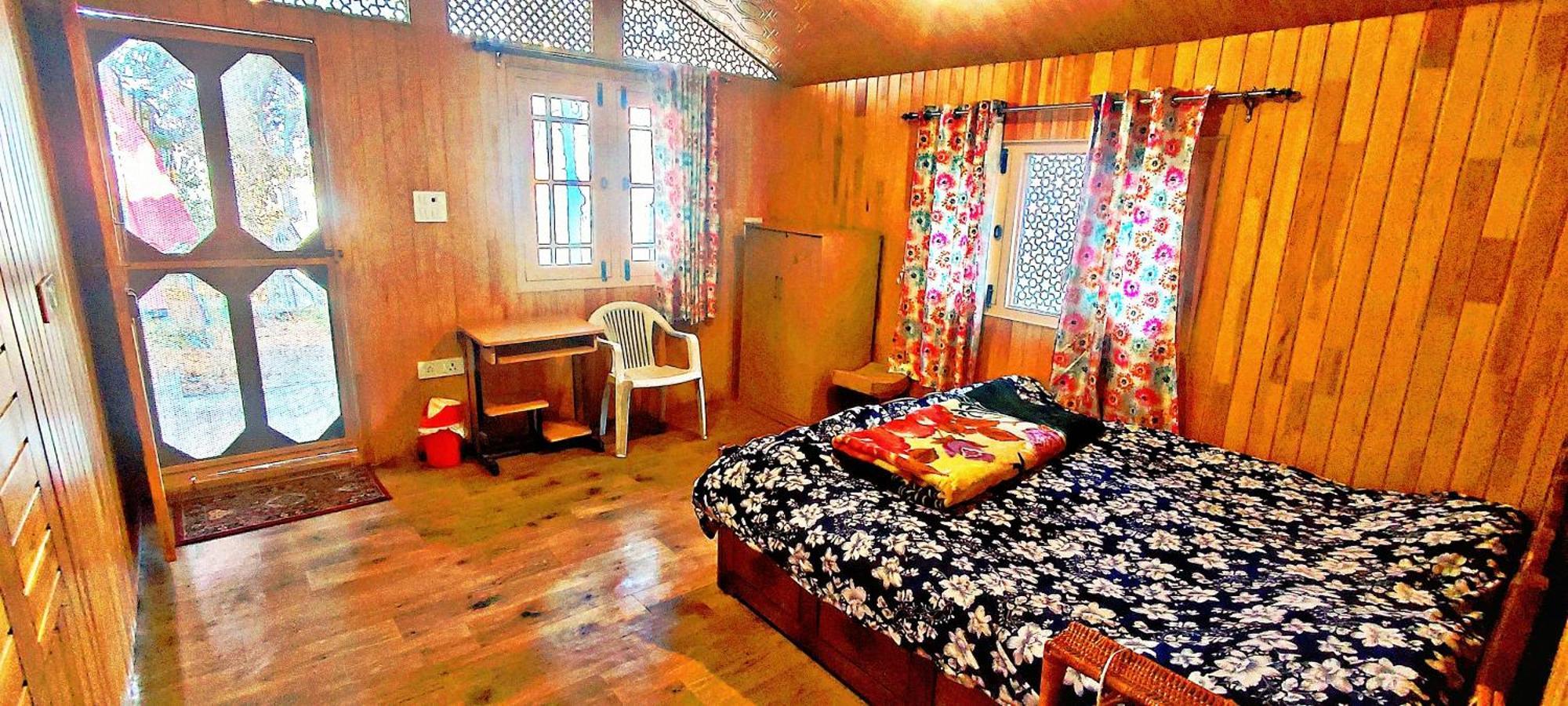 The Clover Inn Srīnagar Dış mekan fotoğraf